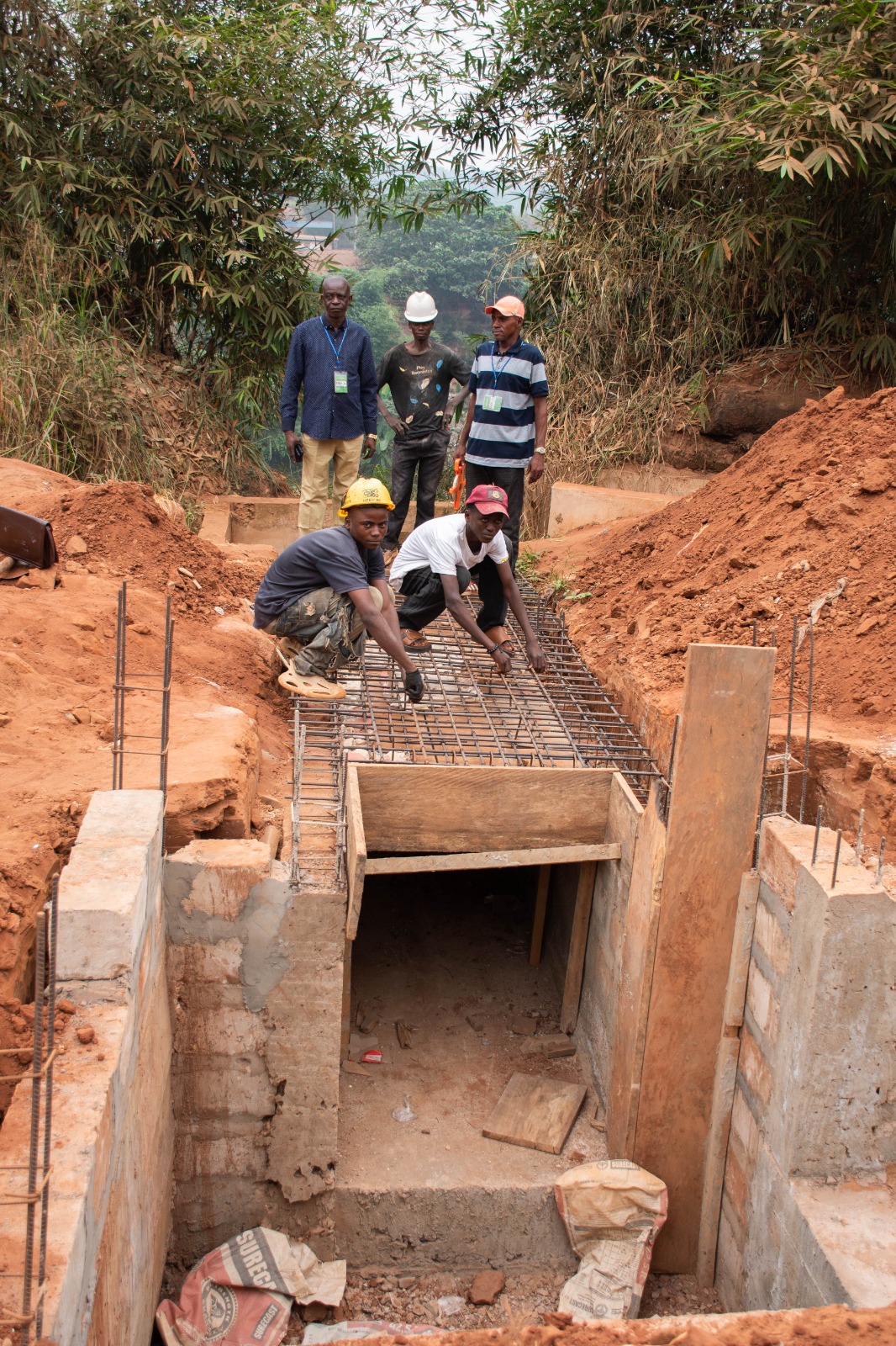 Travaux d’assainissement et de préparation de la chaussée à Kikoti